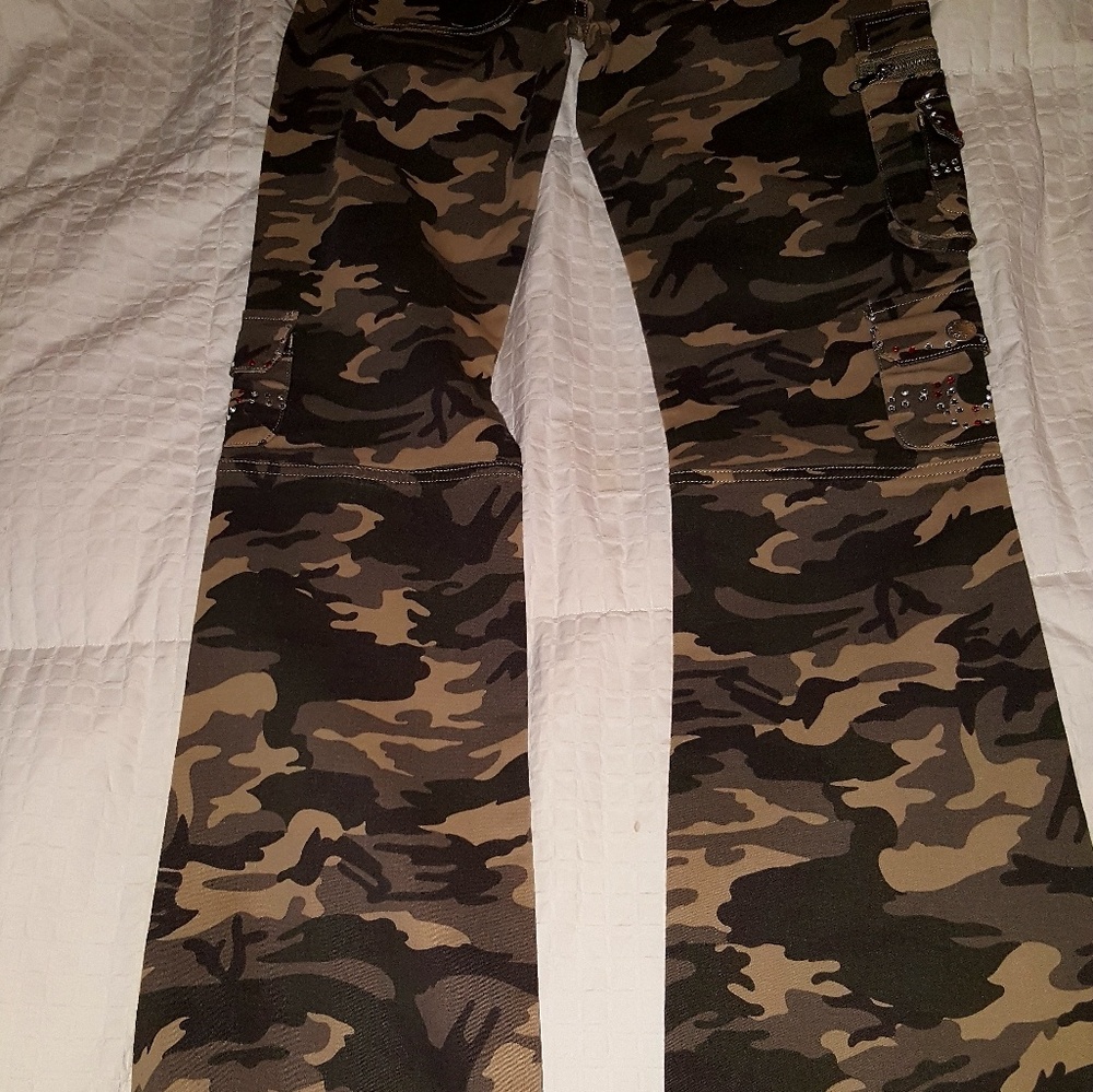 NWT stretchy Camo pants - Picture 4 of 4